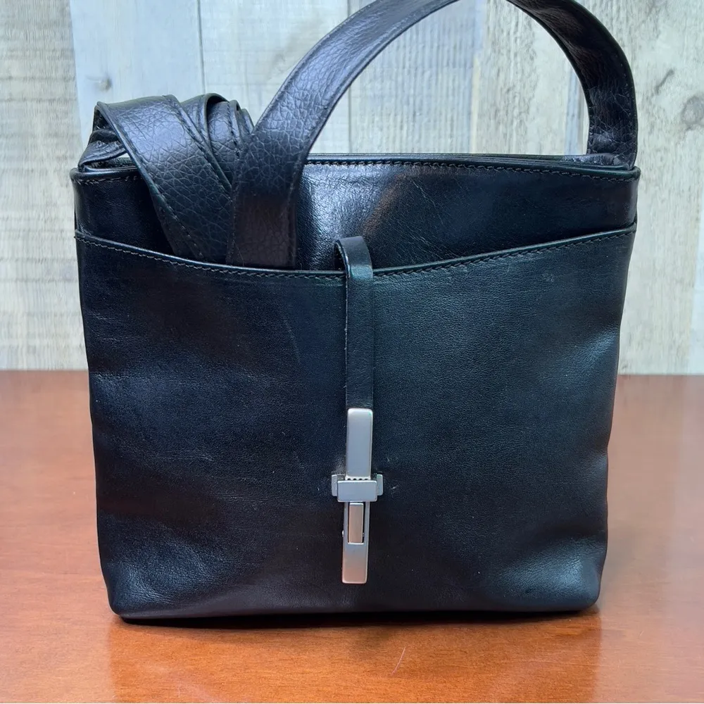 UNBRANDED BLACK SHOULDER BAG OUTSIDE ZIPPERED POCKET OUTSIDE LATCHED POC… - Image 3