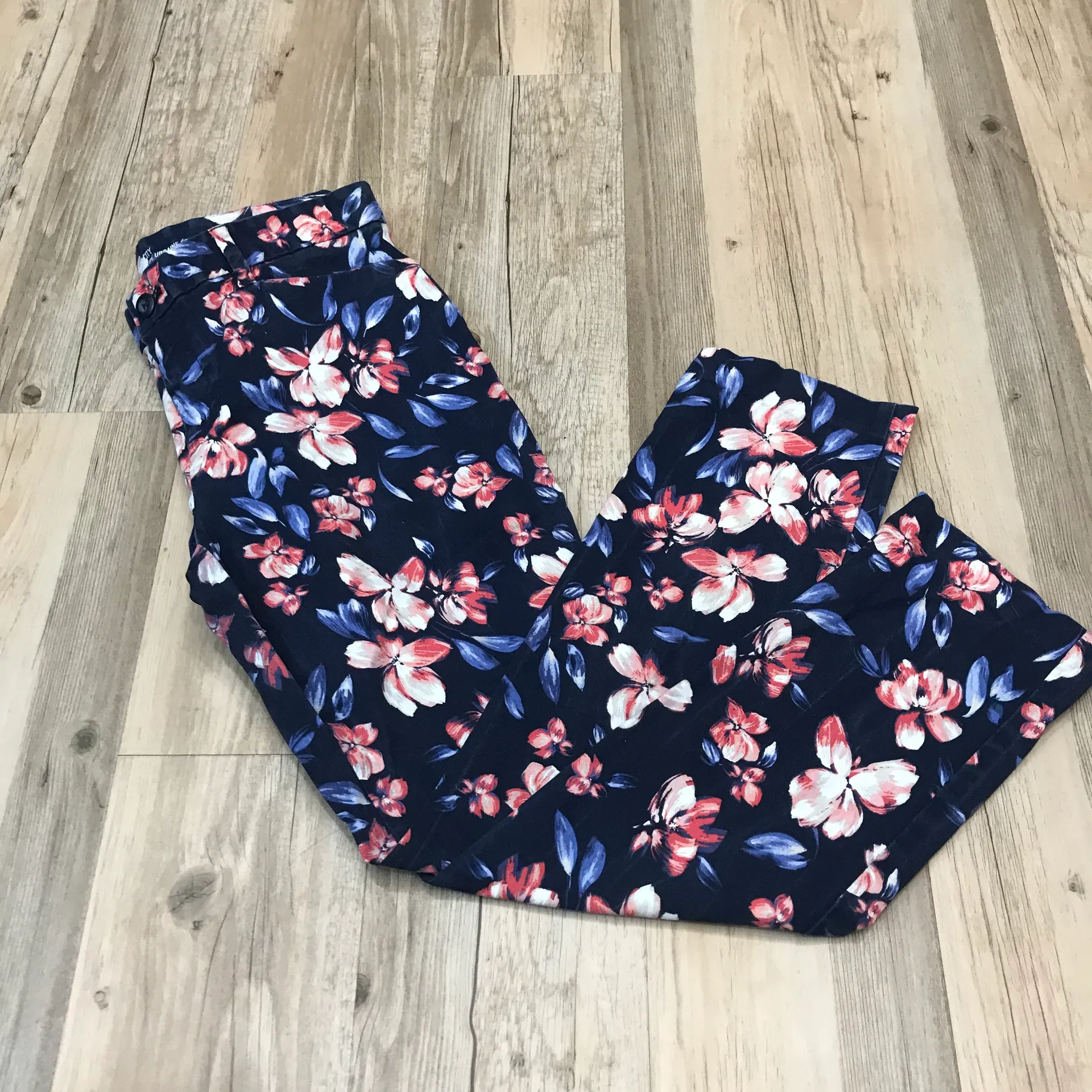 pixie style Hawaiian pants sz 4. - Image 3