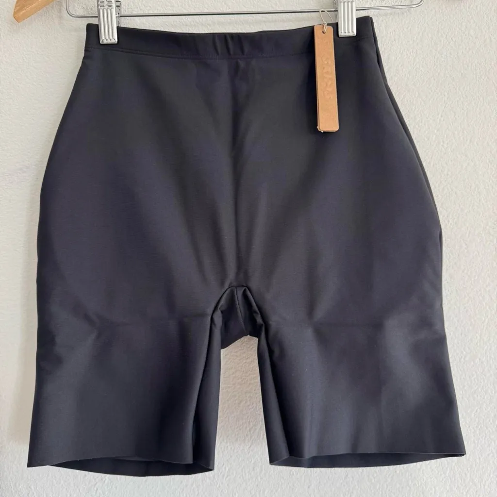 NWT Skims Body Butt Enhancing Short in Onyx, size XS - Image 3