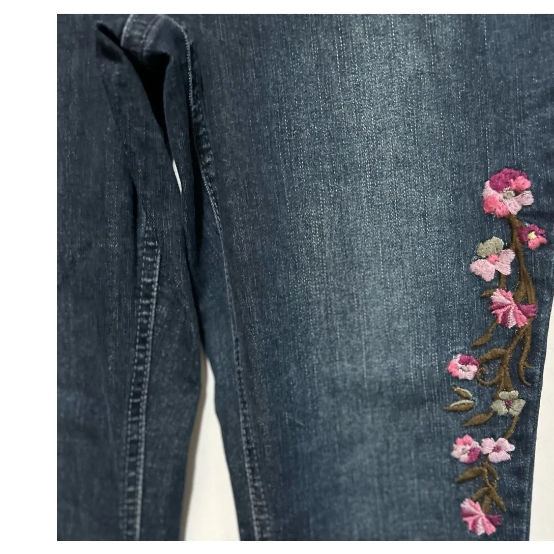 Crown & Ivy Petite Skinny Blue Jeans w/Floral Pink Embroidered Design Size‎ 6PR - Image 6