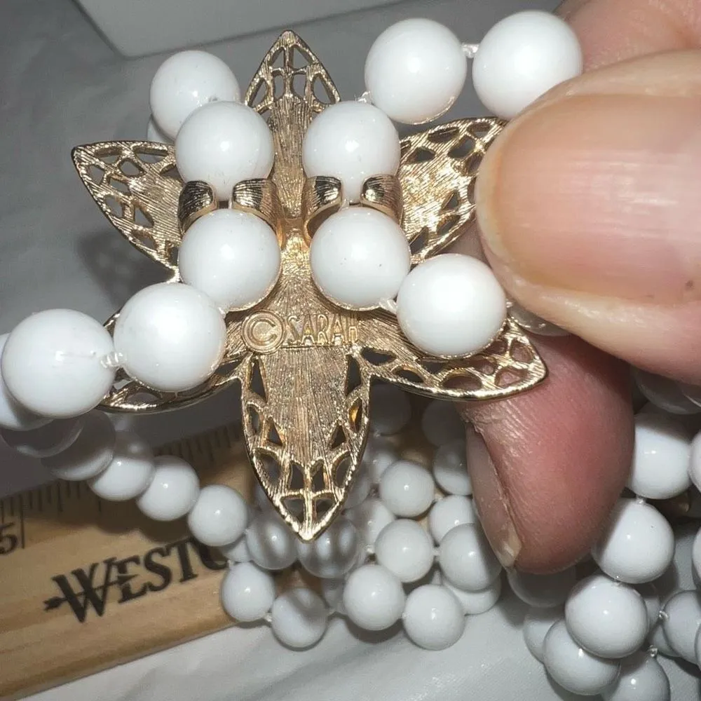 Sara Coventry Signed Vintage White Bead Gold Tone Floral MCM Y Necklace White - Image 8