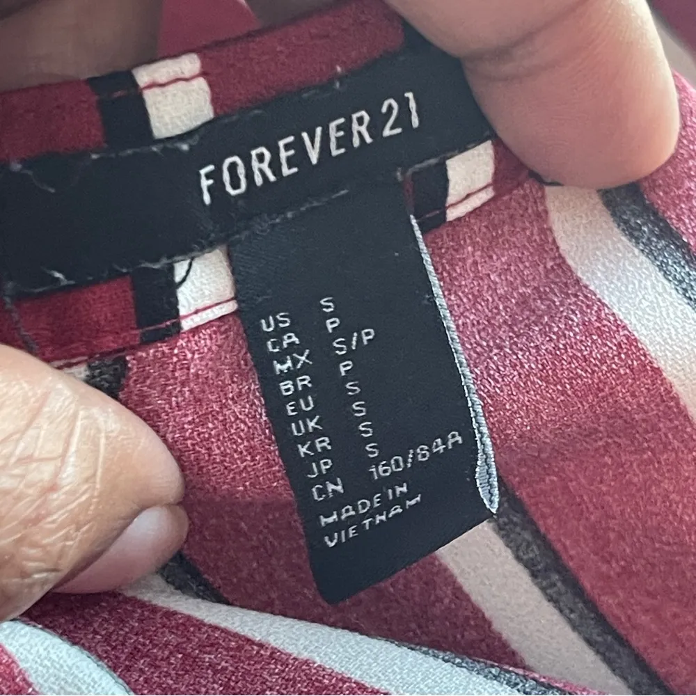 FOREVER 21 | Burgundy Striped Cap Sleeve V-Neck Blouse Sz S - Image 6