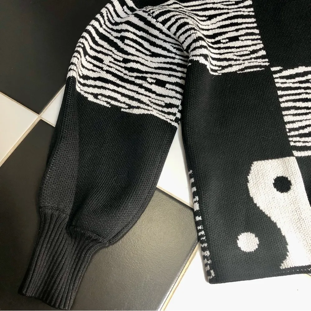 Zedd Abstract Yin Yang Zebra Balloon Sleeve Sweater Black & White sz Med - Image 8