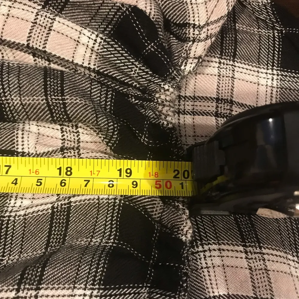 Laid-back plaid Edith intricate lace in this casual cold-shoulder.… - Image 8