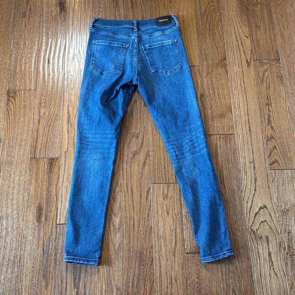 Express skinny mid rise button fly jeans size 2 - Image 13