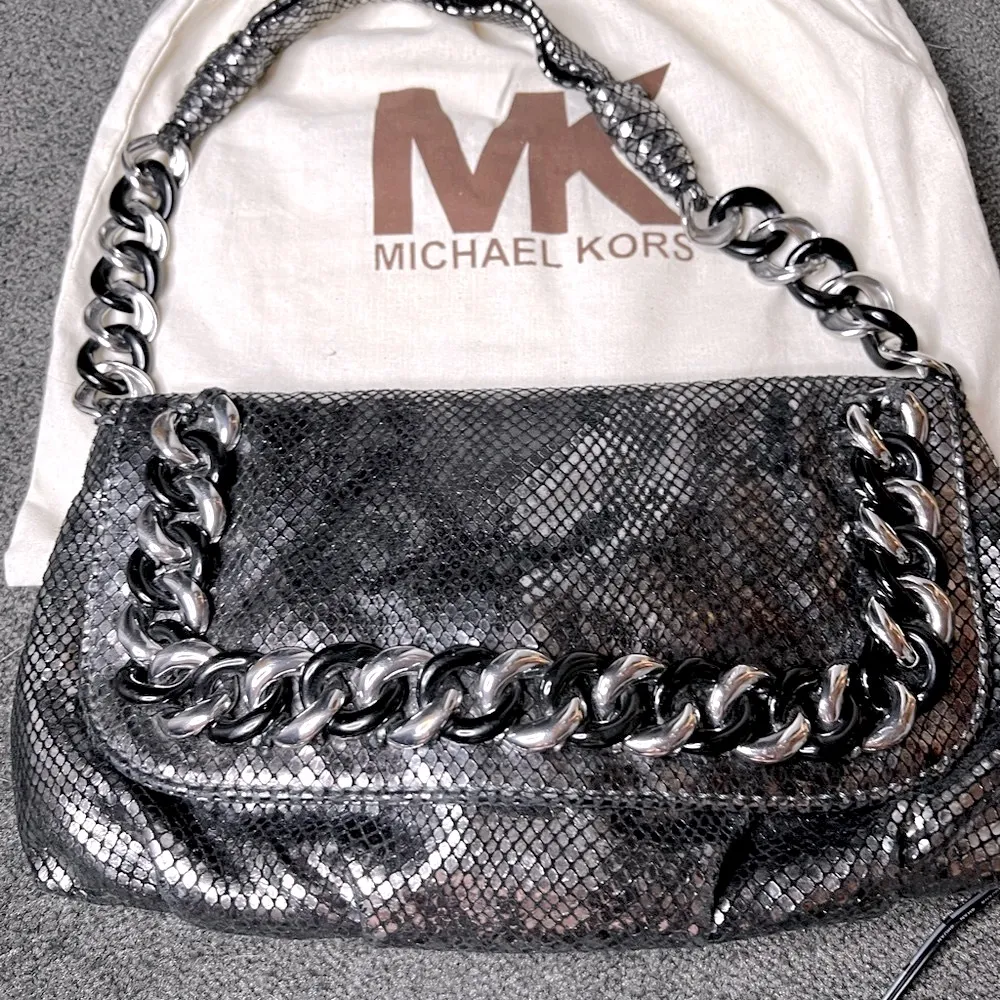 Michael Kors RARE VINTAGE Metallic Python ID Chain Shoulder Bag - Image 8