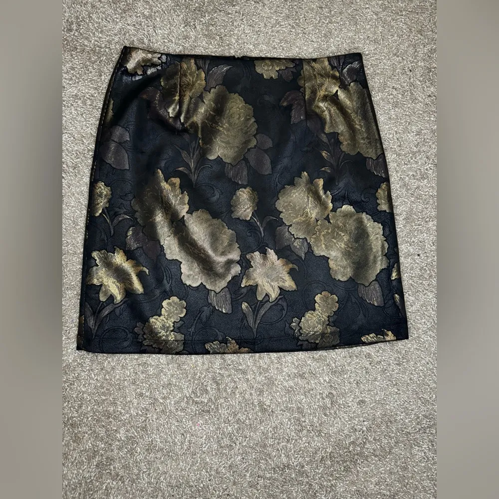 Bagatelle Collection Black and Gold Jacquard Floral Skirt - Image 2