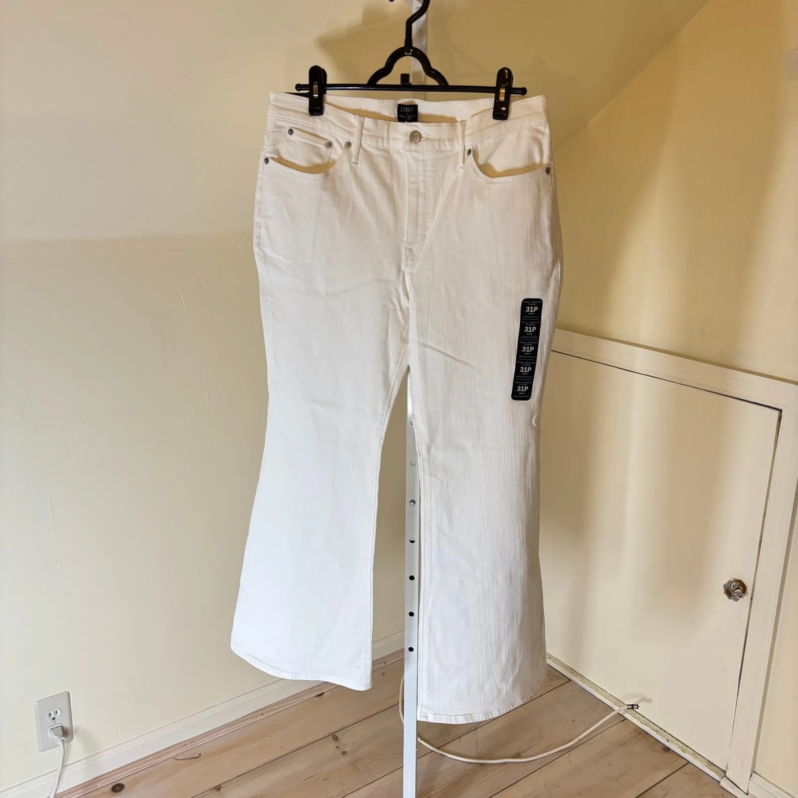 J. Crew NWT Women's White Full Length Flare Jeans Size 31P - Image 4