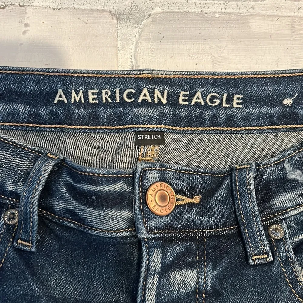 American eagle Tomgirl dark wash distressed ripped jeans - Image 5