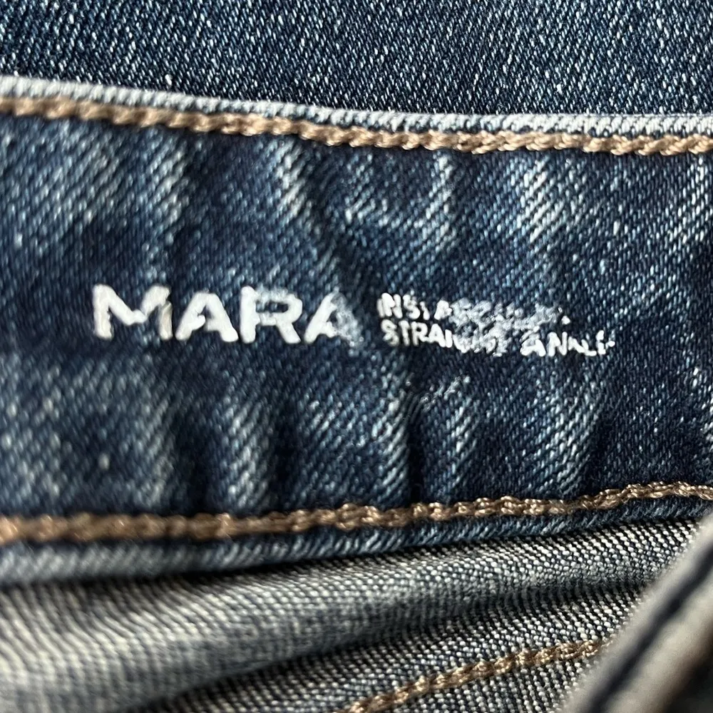 DL1961 Mara Straight Mid Rise Instasculpt Distressed Ankle Jeans Blue Size 27 - Image 4