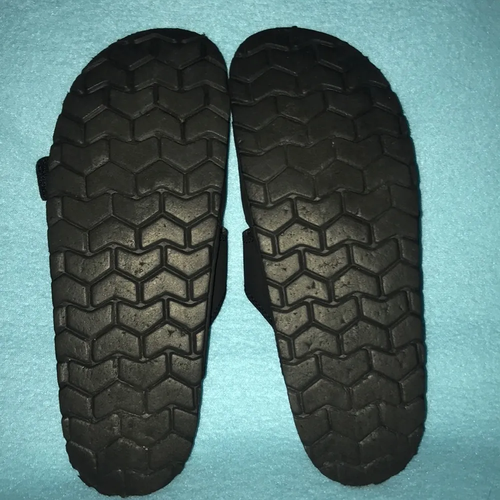 AMERICAN EAGLE suede black adjustable strap and buckle sandals size 7 - Image 2