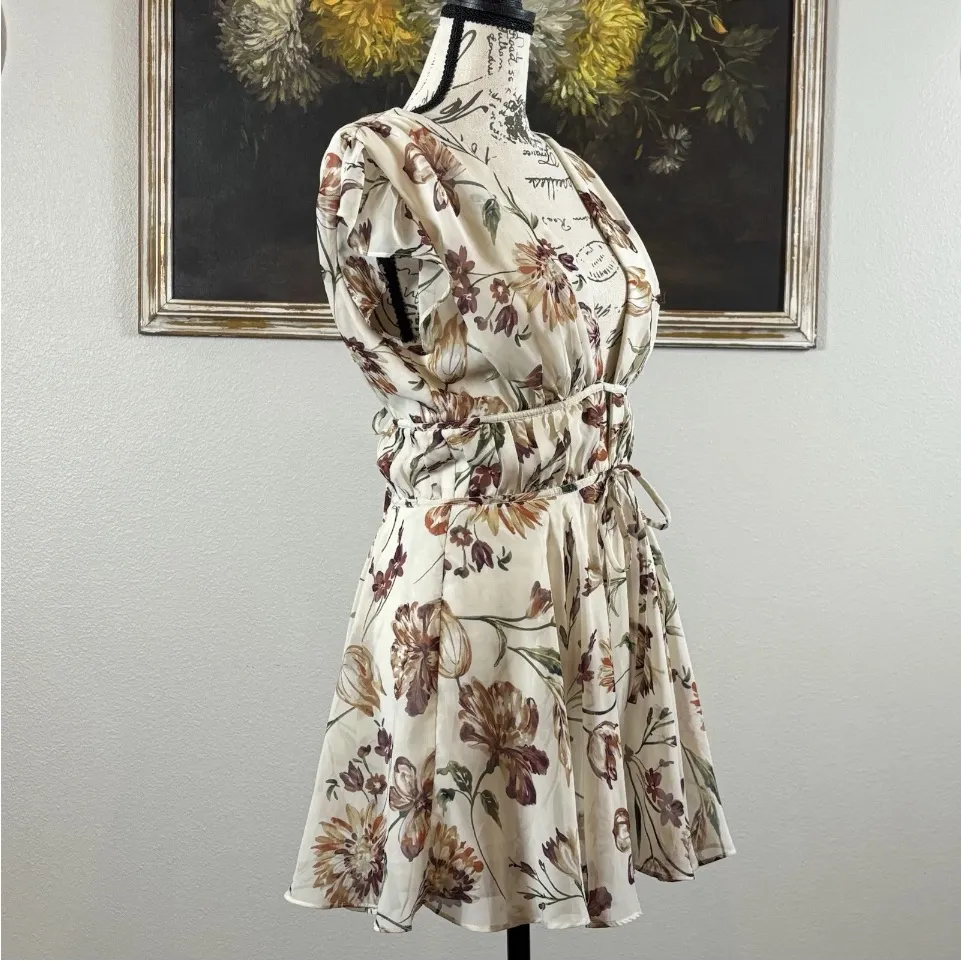 Lulus Womens Size Small Cream Floral Print Flutter Sleeve Romper - Image 4