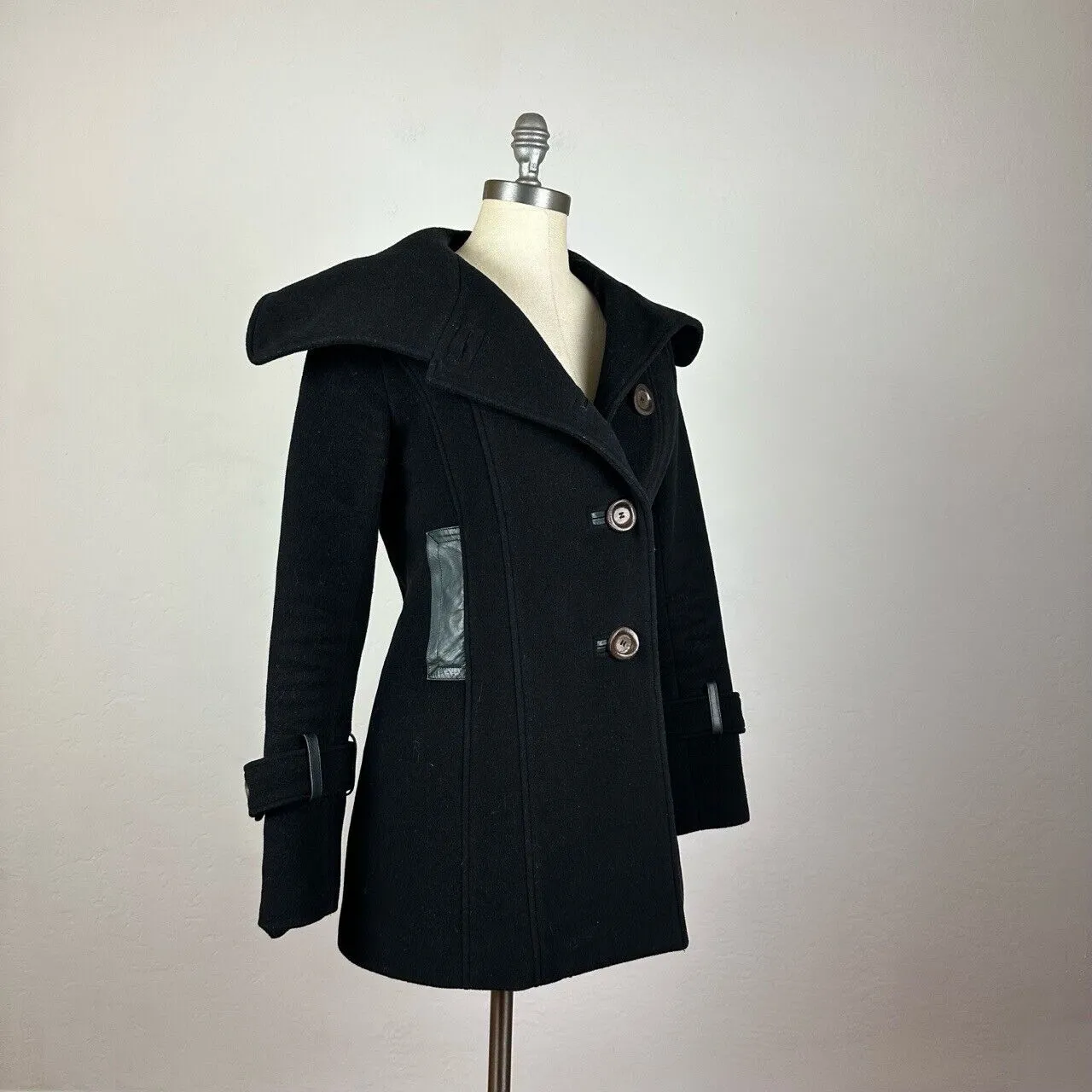 Mackage Cashmere and Leather Coat Size Small - Image 9