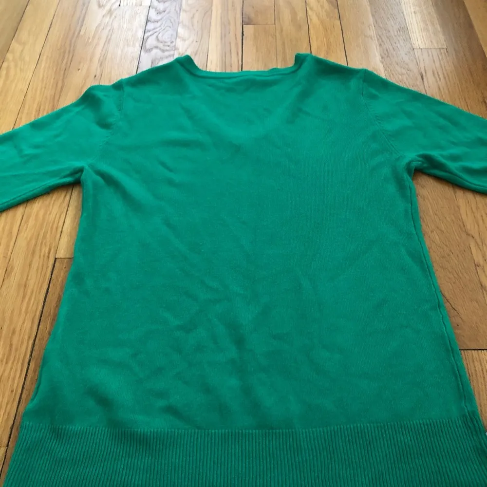 Basic Editions Women's V Neck Sweater M NWOT - Image 5