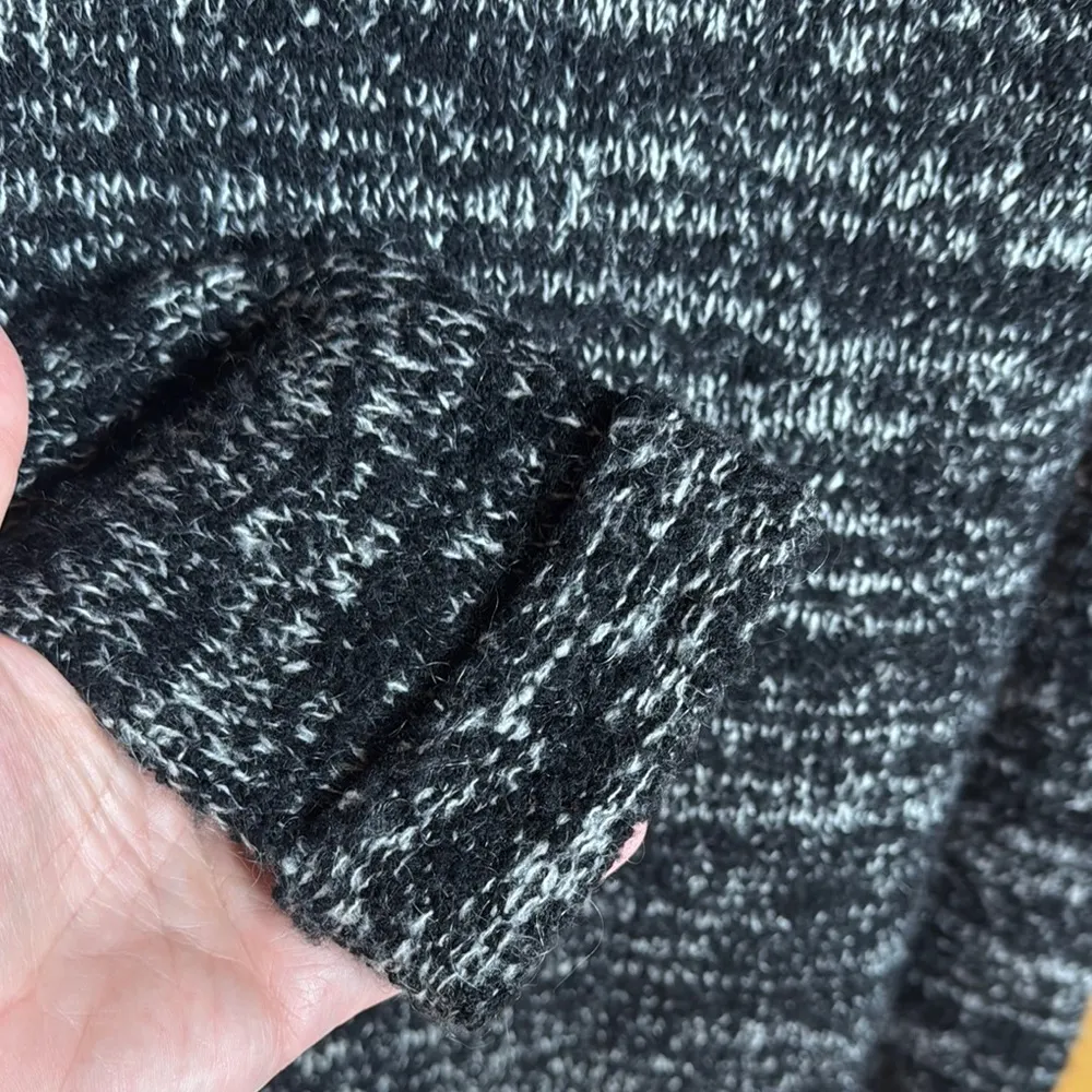 Enza Costa Women's Black and Gray Wool Blend Sweater Size Medium - Image 4