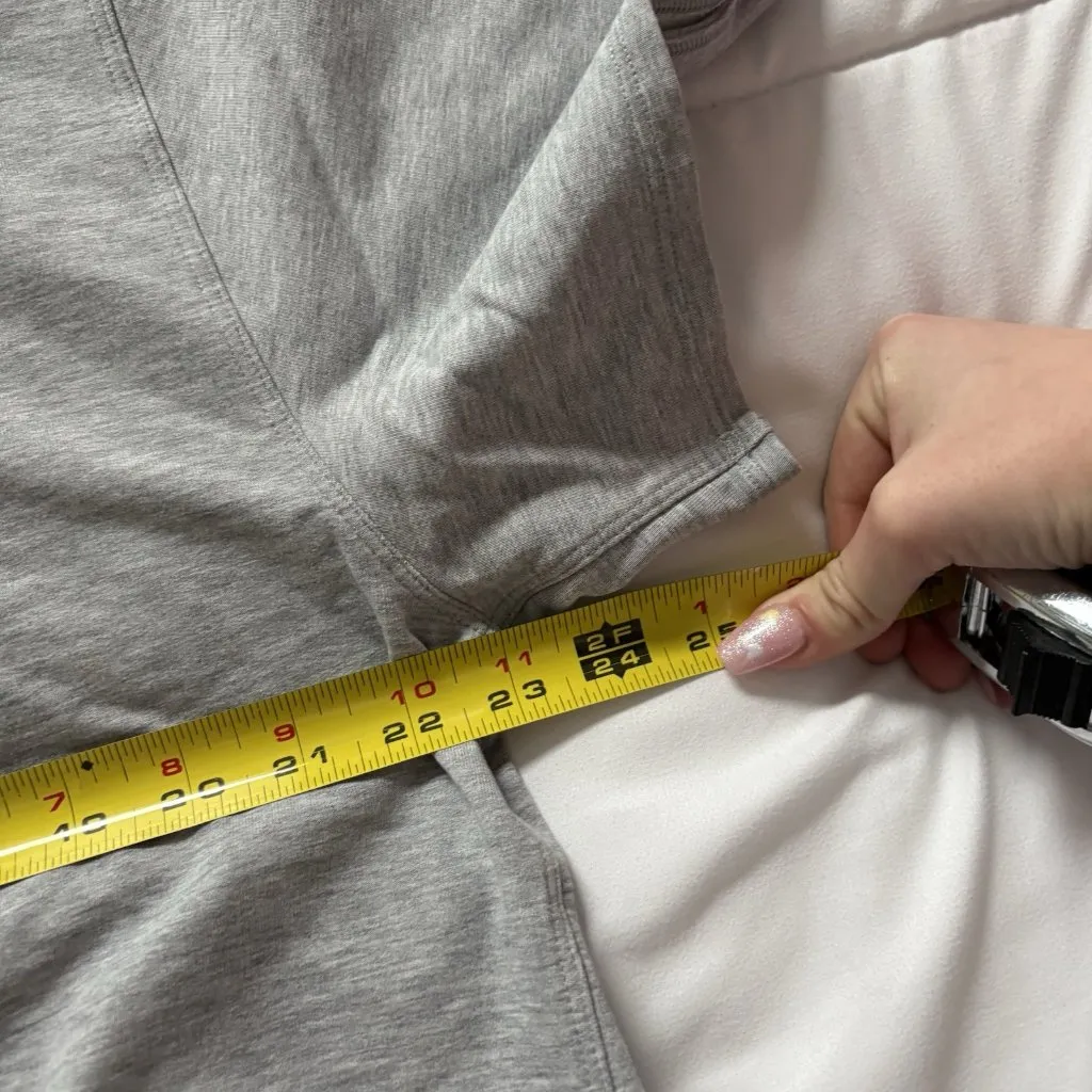 Lululemon Womens Size 12 Short Sleeve T Shirt Tee Crew Neck Cropped Gray Cotton - Image 4