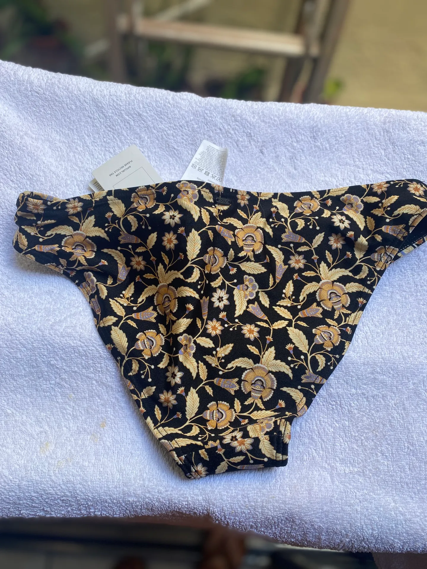 Bikini Set Summer Looks Good On You - Image 8