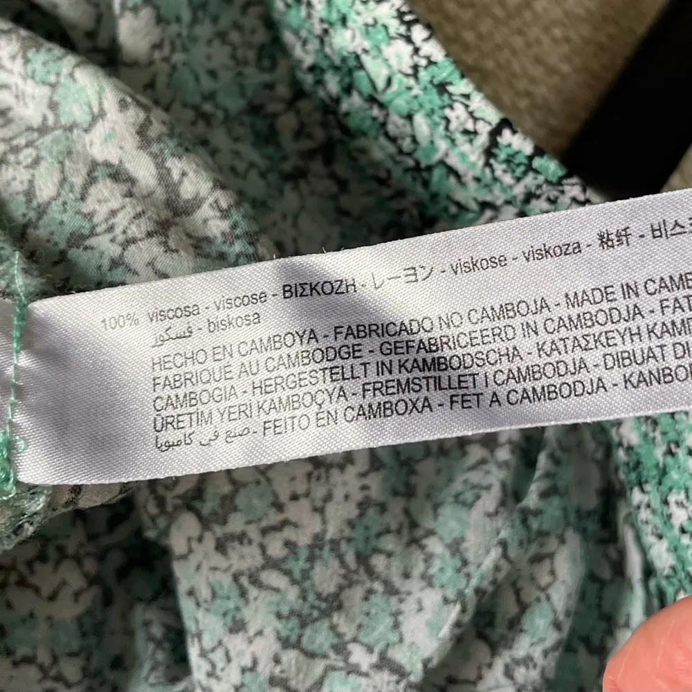 Zara ruffled mini skirt Size L green white floral pattern - Image 5