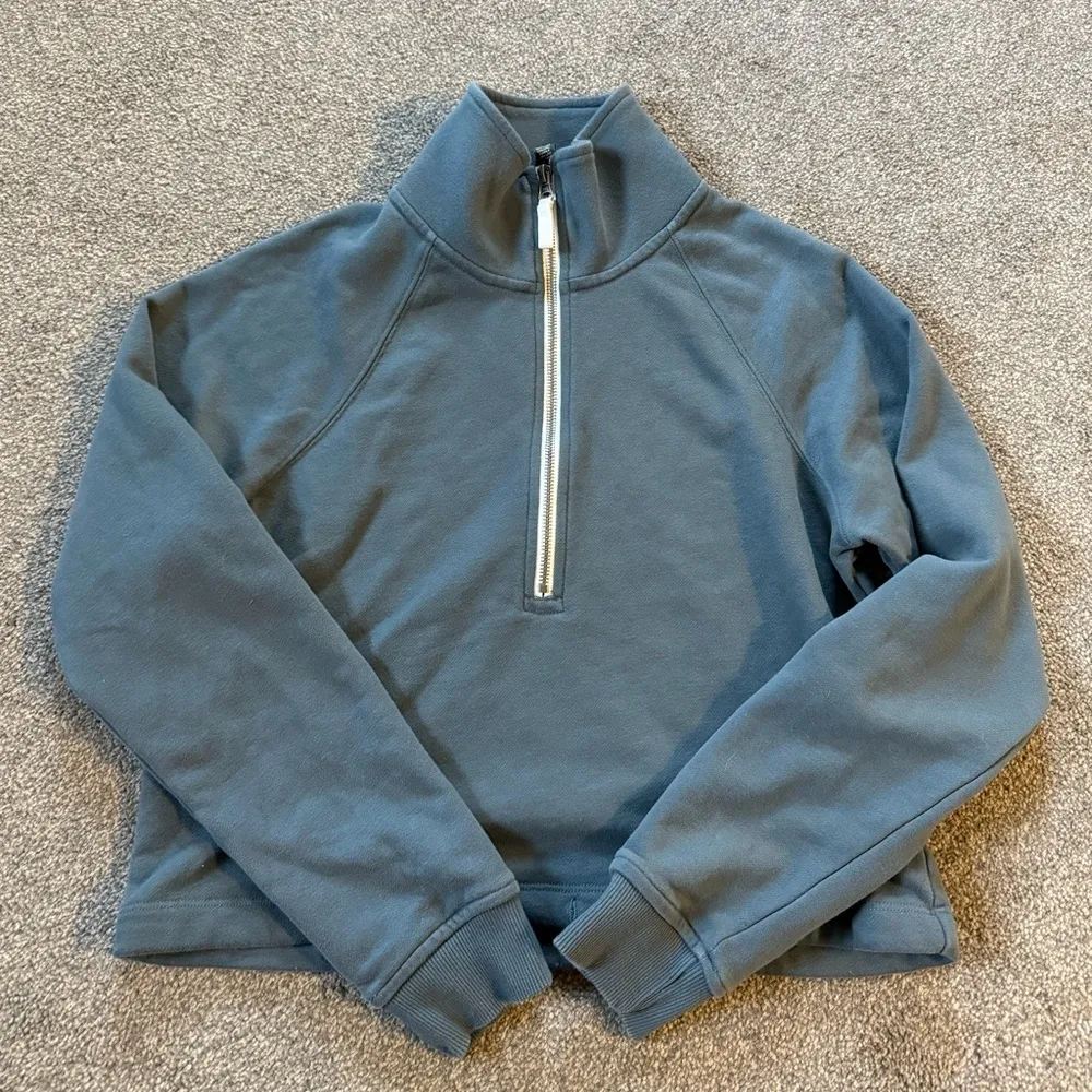 Vuori Sedona Half Zip Sweatshirt in Smoke Blue size XS - Image 4