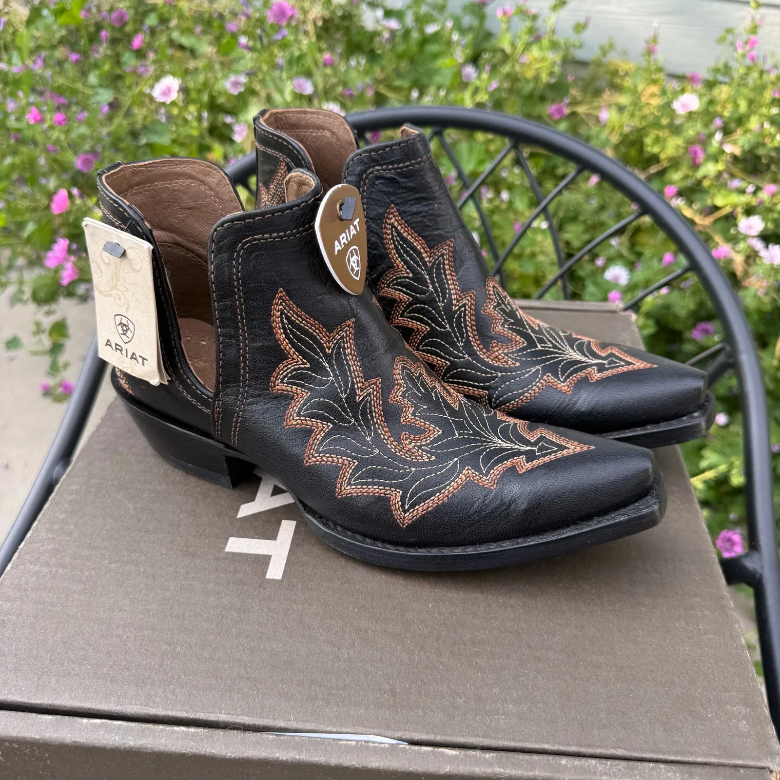 Ariat Dixon Low Heel Bohemian Black Cowgirl Western Booties 6B 10044503 - Image 2