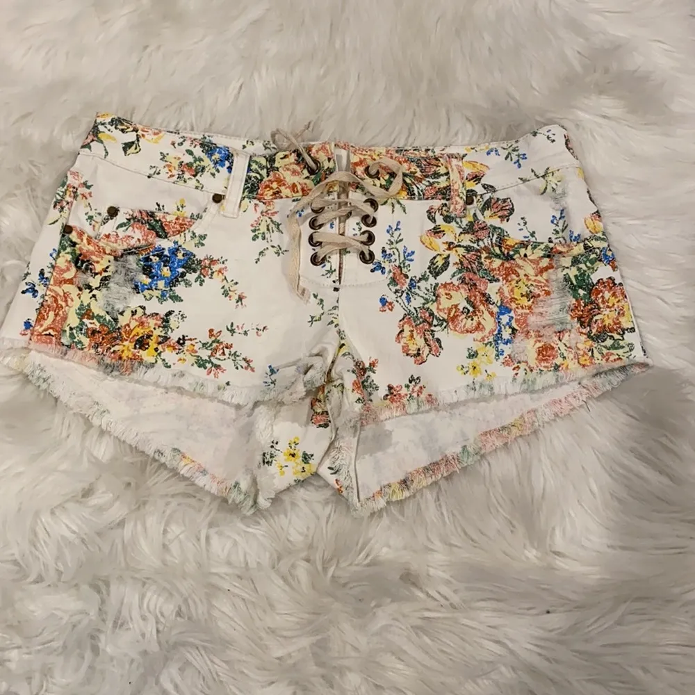 Billabong Lite Hearted Floral Lace Up Shorts - Image 3