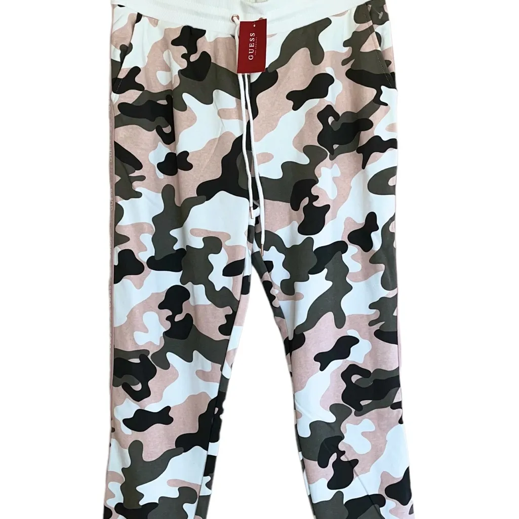 NWT GUESS OAKS LOGO TAPE JOGGER PANT IN PINK CAMOUFLAGE - Image 5