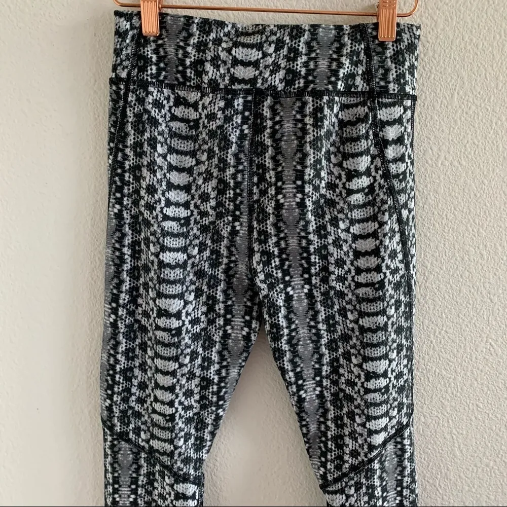 Under Armour Compression Heatgear Animal Legging Small - Image 8