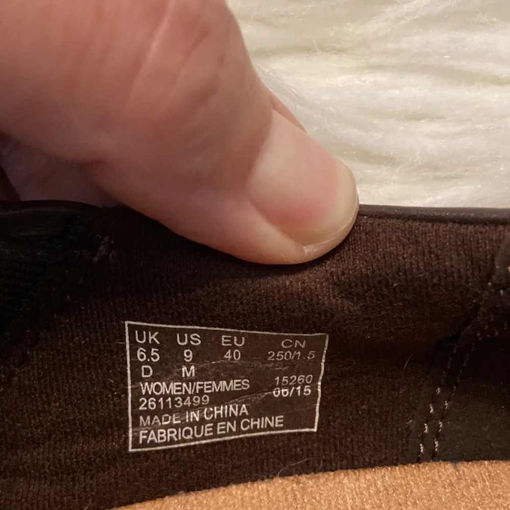 Clarks Shoes Brown Color size 9 in excellent condition see pictures - Image 6