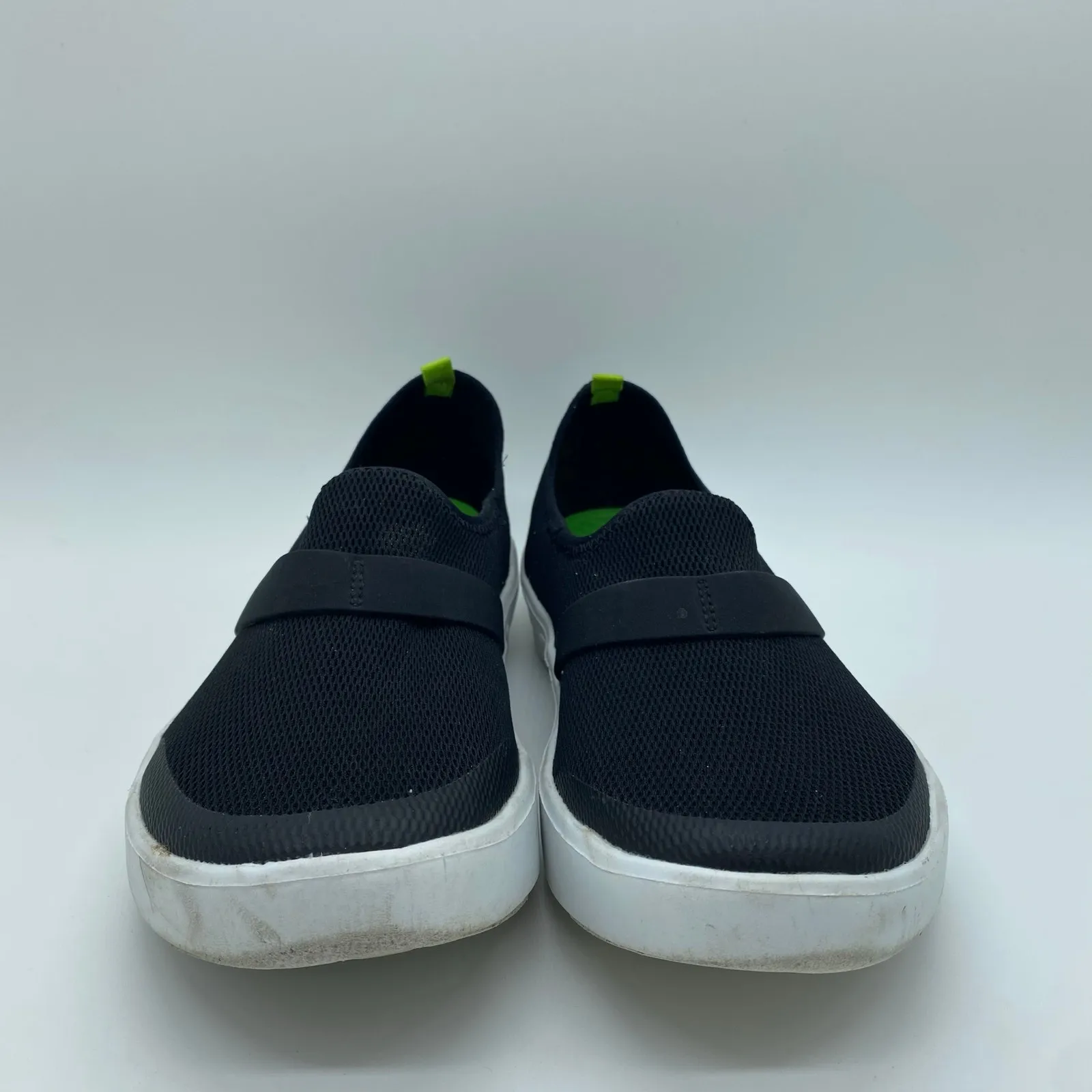 Oofos OOMG EEZEE Black and White Slip On Sneakers Comfort Recover Women's size 7 - Image 2