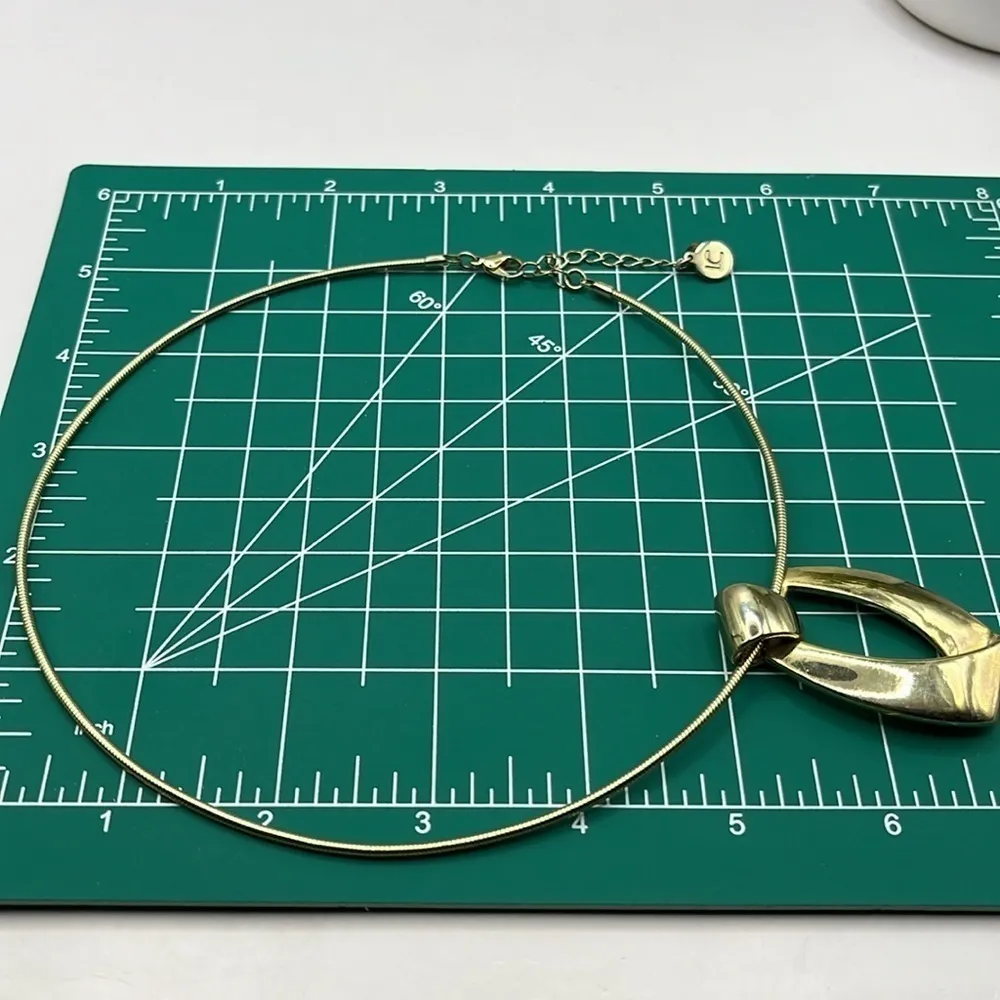 Liz Claiborne Choker Necklace  Gold Tone with Modern Pendant Big Bold Statement - Image 8