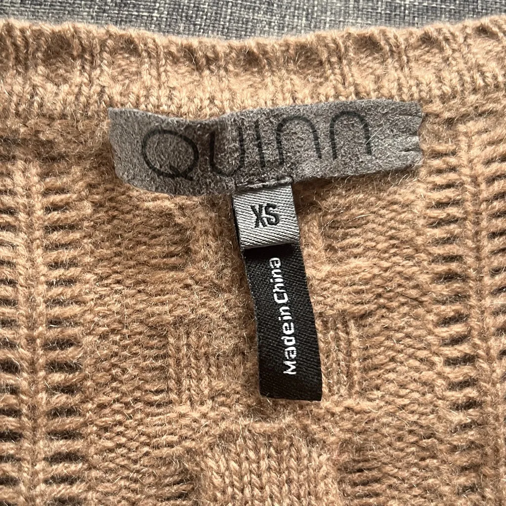 Quinn Cashmere knit sweater. Size XS Tan - Image 3