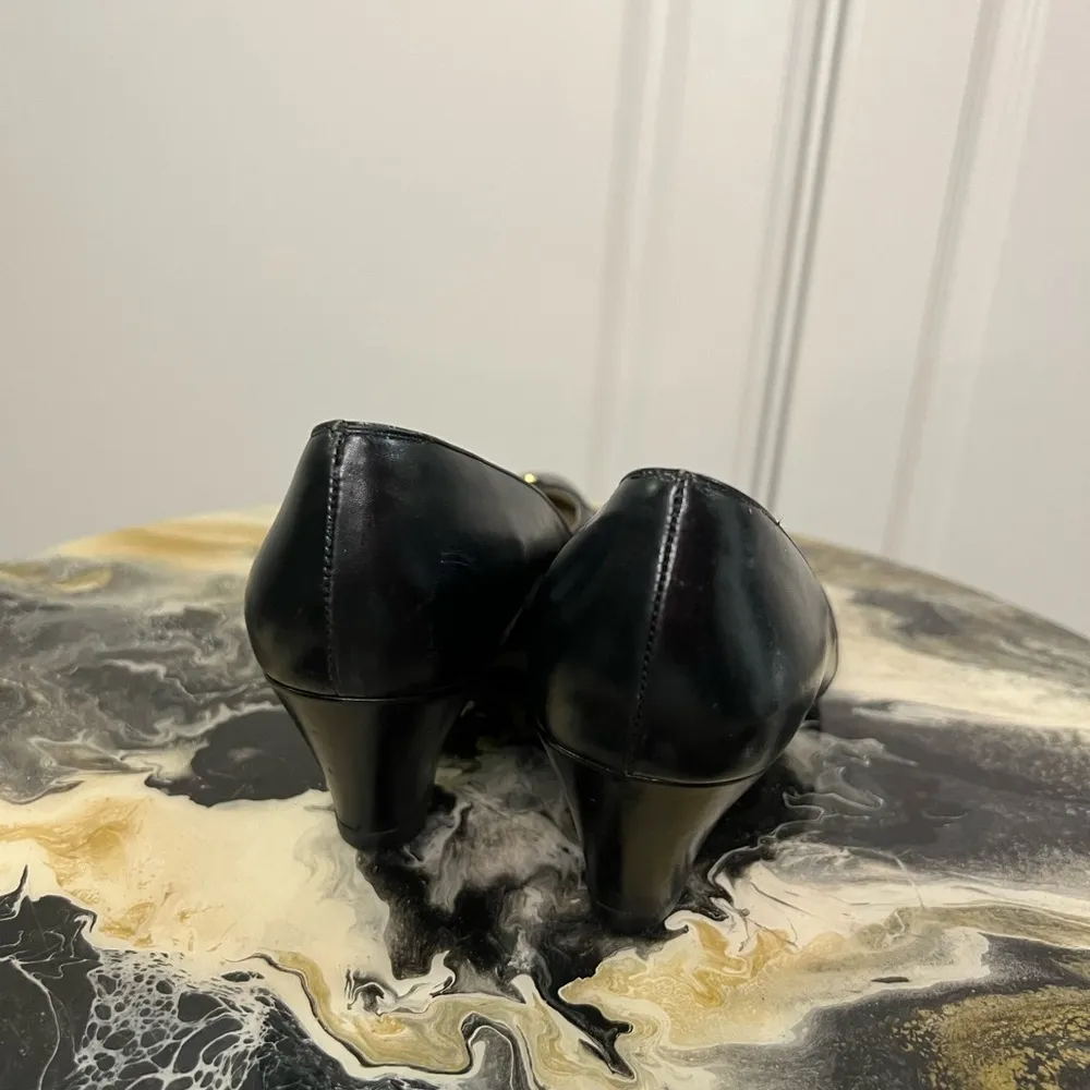 Vintage Salvatore Ferragamo Black Leather Pumps Size 6.5 Made in Italy - Image 4