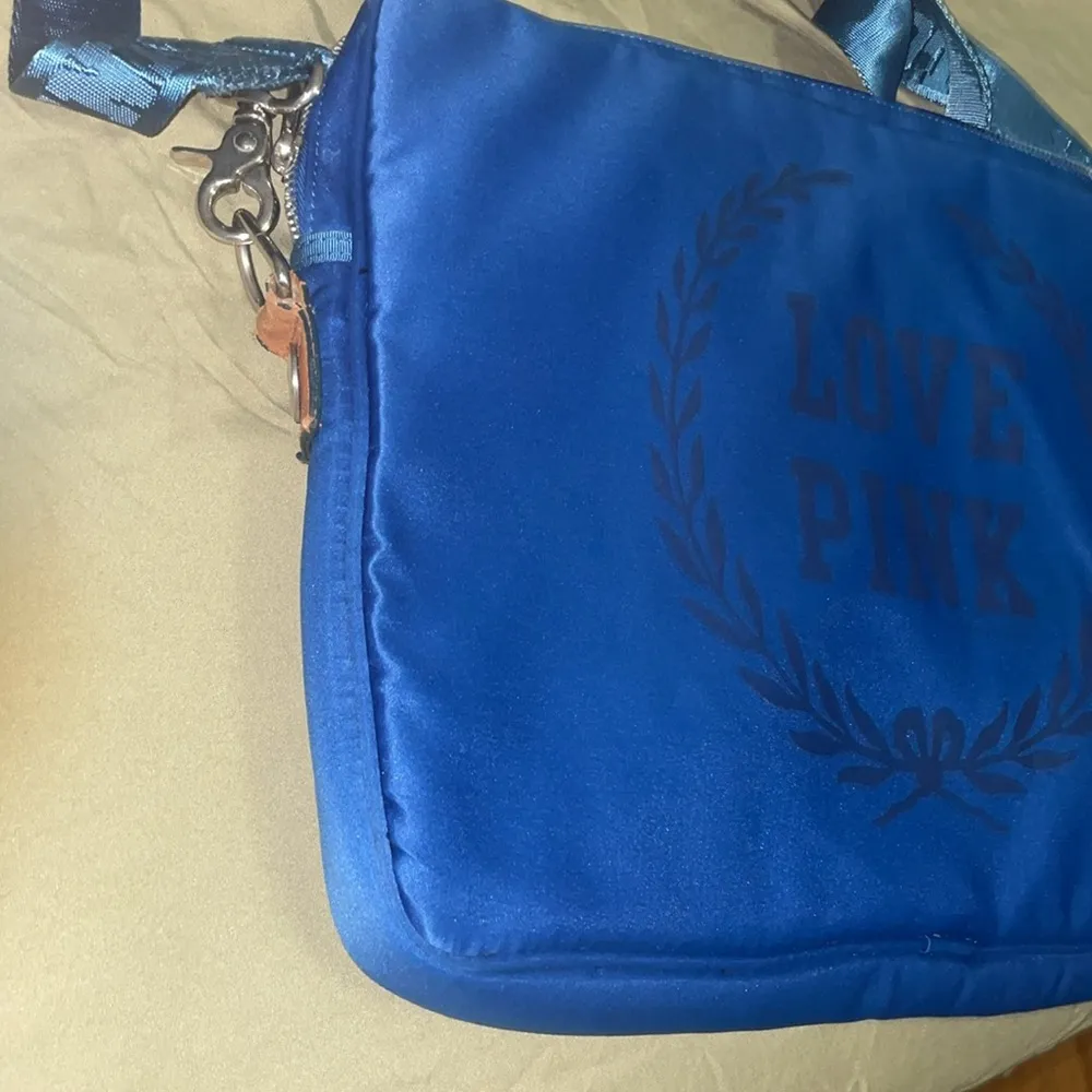 Victoria Secret pink laptop bag - Image 8