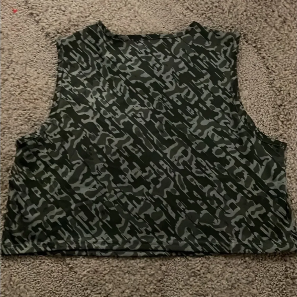 Gymshark tank top crop small - Image 5