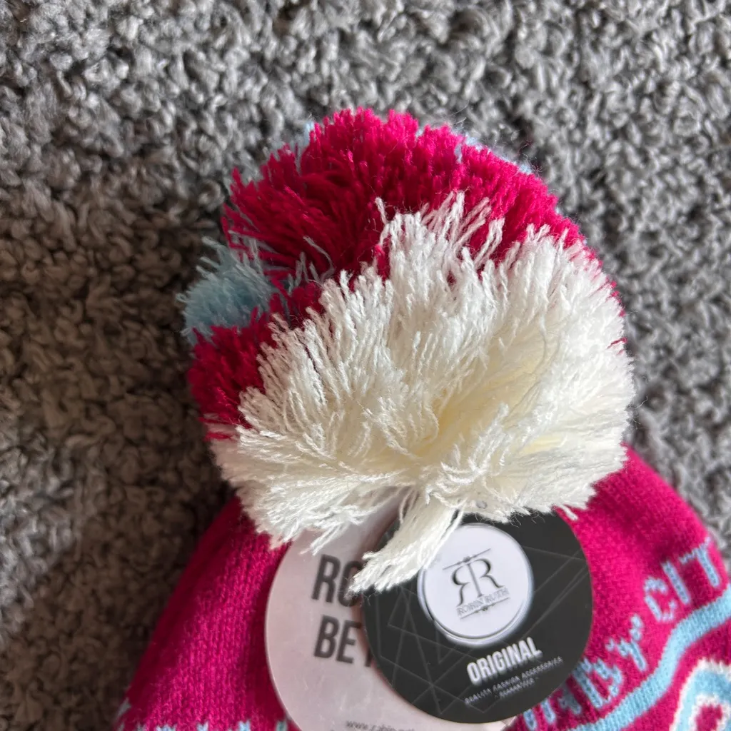 Robin Ruth Chicago Beanie - Magenta and Light Blue - Image 7