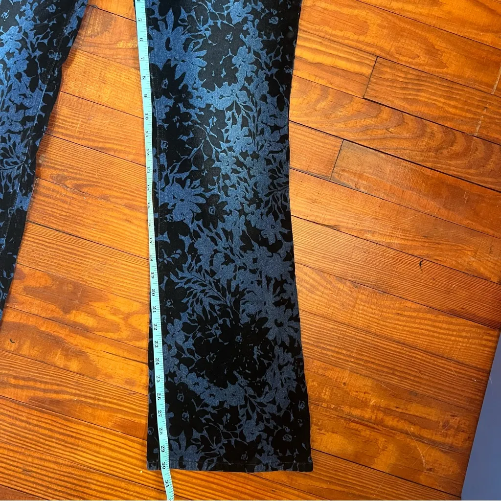 Vintage Y2K Black and Blue Floral Belvet Flocked Flare Jeans Size 4 - Image 8
