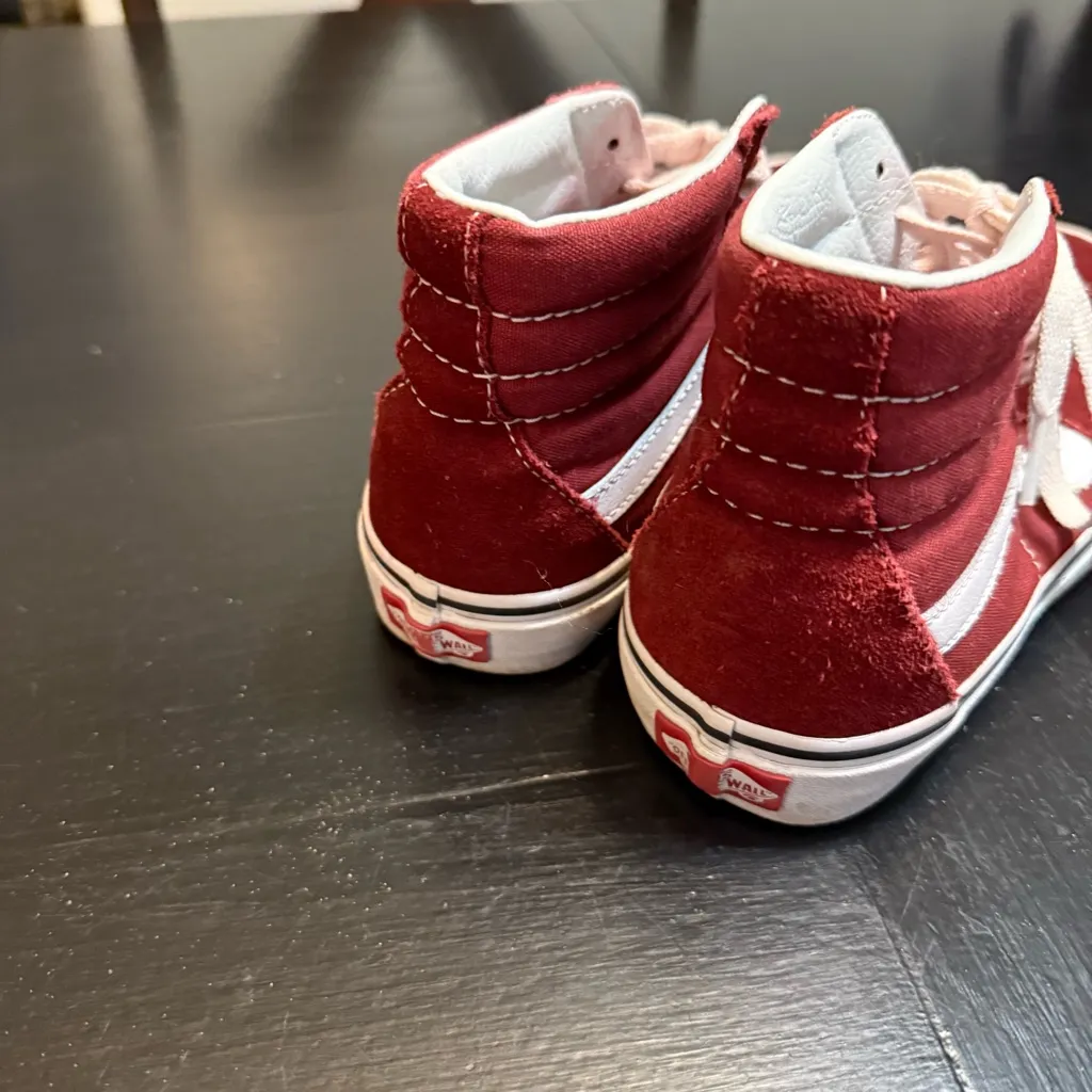 White and red suede Skateboard Shoes - Image 3