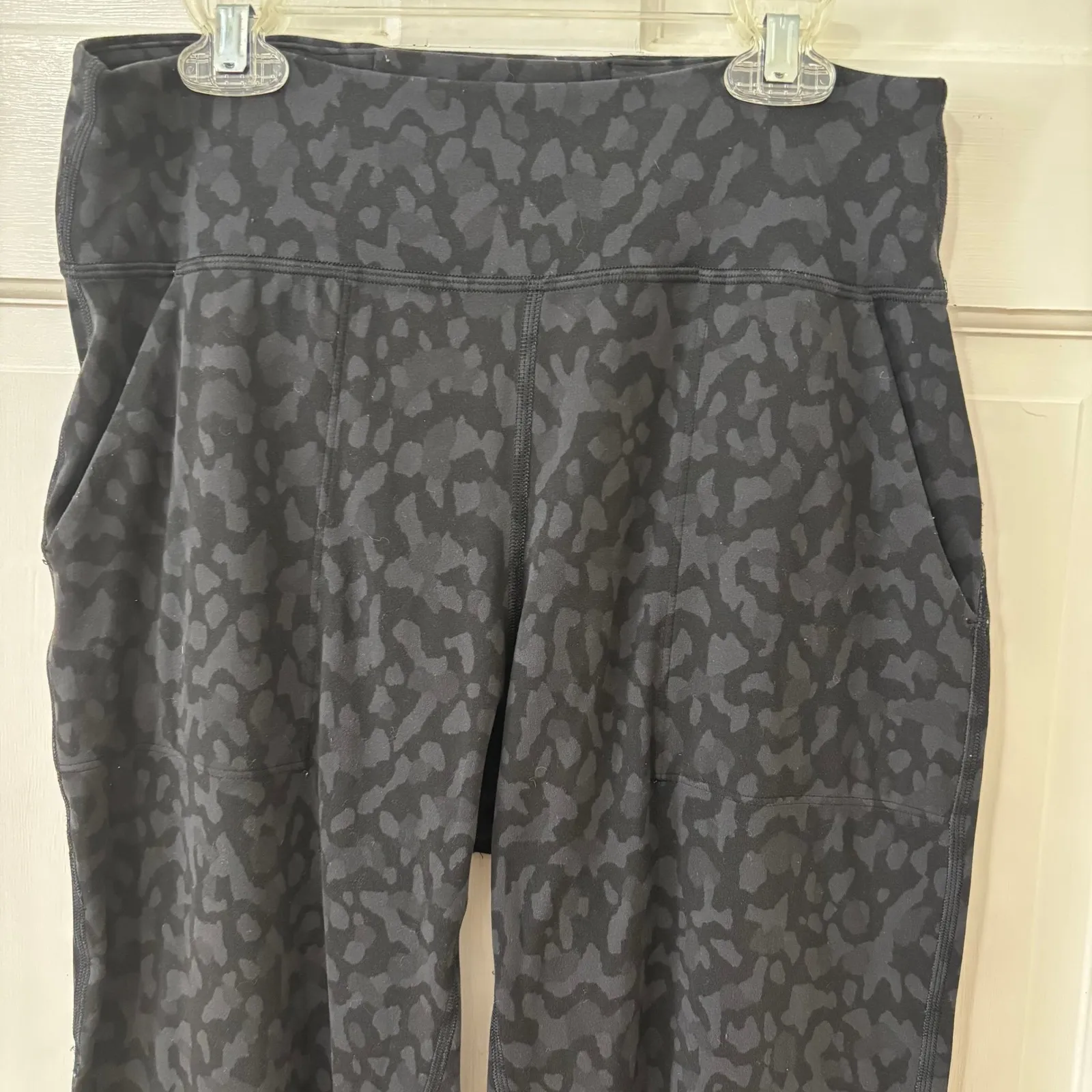 Lululemon Align High Rise Leopard Print Jogger Pants Size 8 Black Gray - Image 5