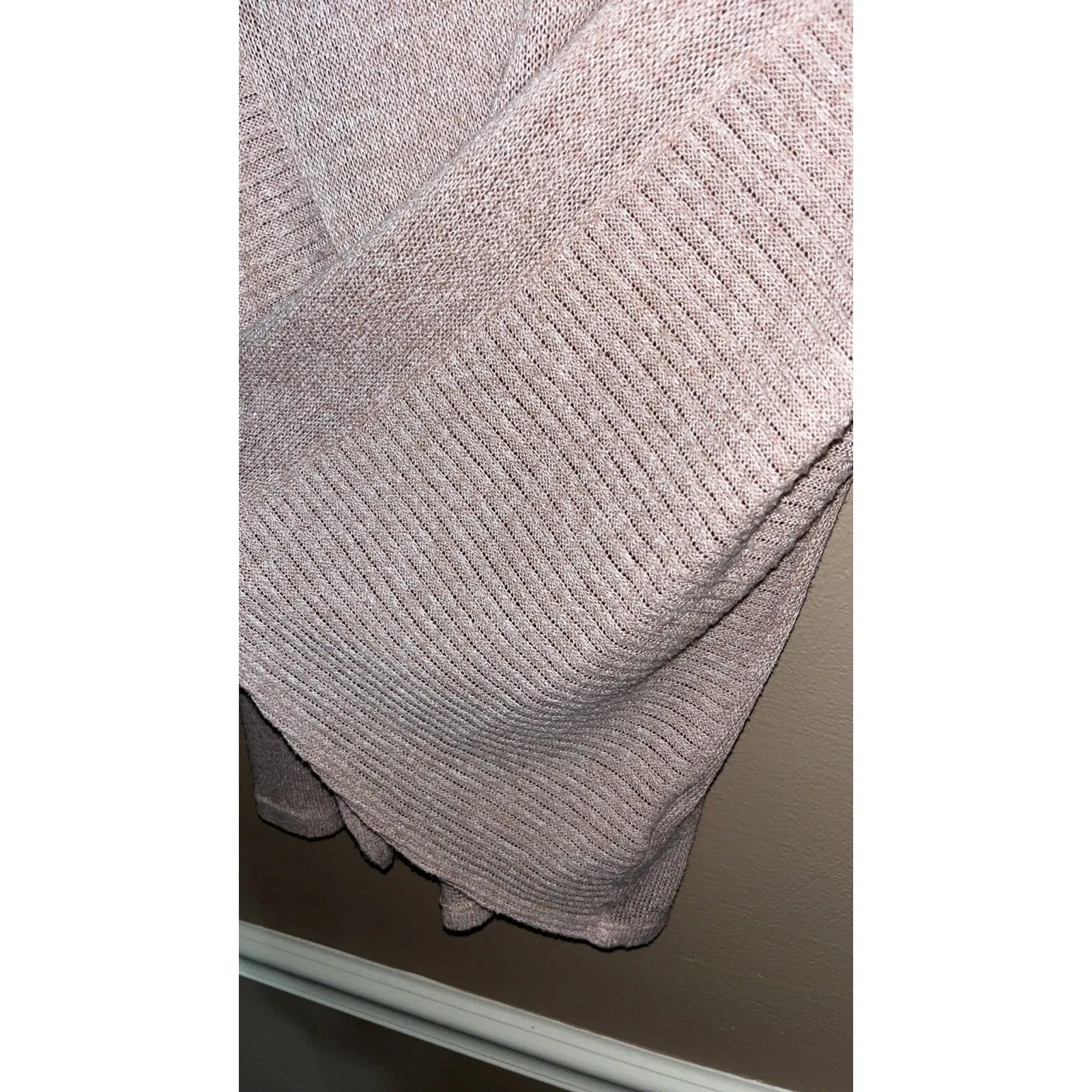 Women’s Bar III beige lightweight long sleeve sweater size medium knit fall y2k - Image 4