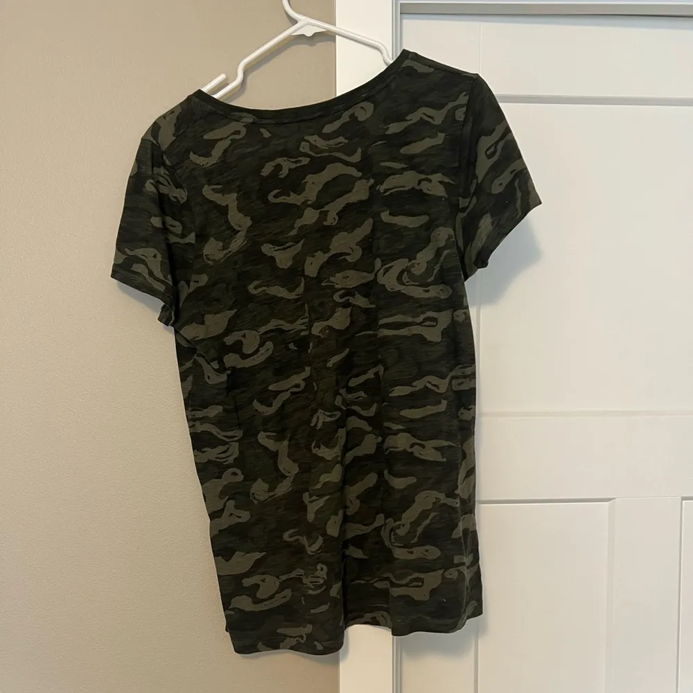 Merona Camo Fitted Short Sleeve Tee - Image 3