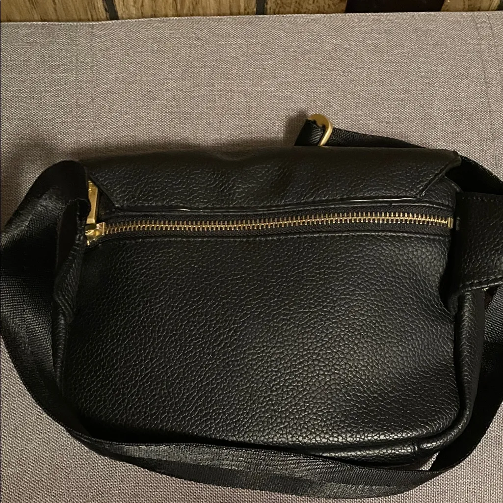 Freshly Picked Elegant Black Belt Bag - Image 4