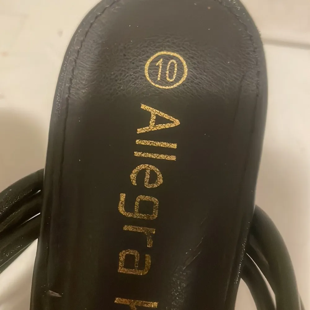 Allegra K black lucite sandals size 10 wedge 2.5 inches - Image 5