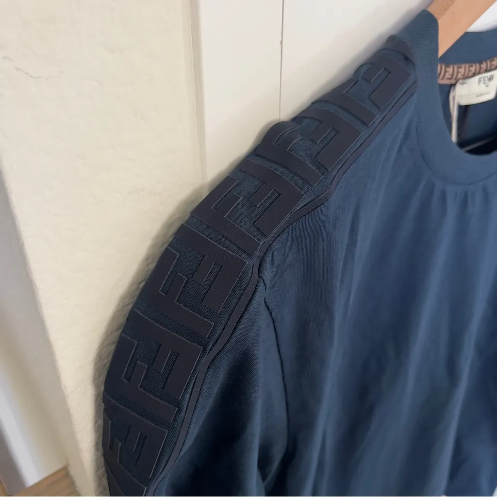 NWT Fendi Cotton Tee T-Shirt with FF Logo Trim on Shoulders in Navy Blue - Image 3