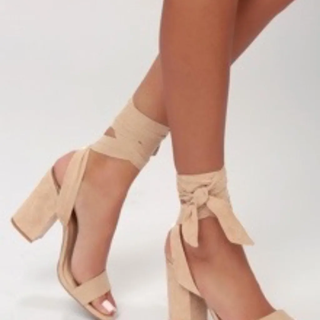Lulus heels that tie up size 6 - Image 2