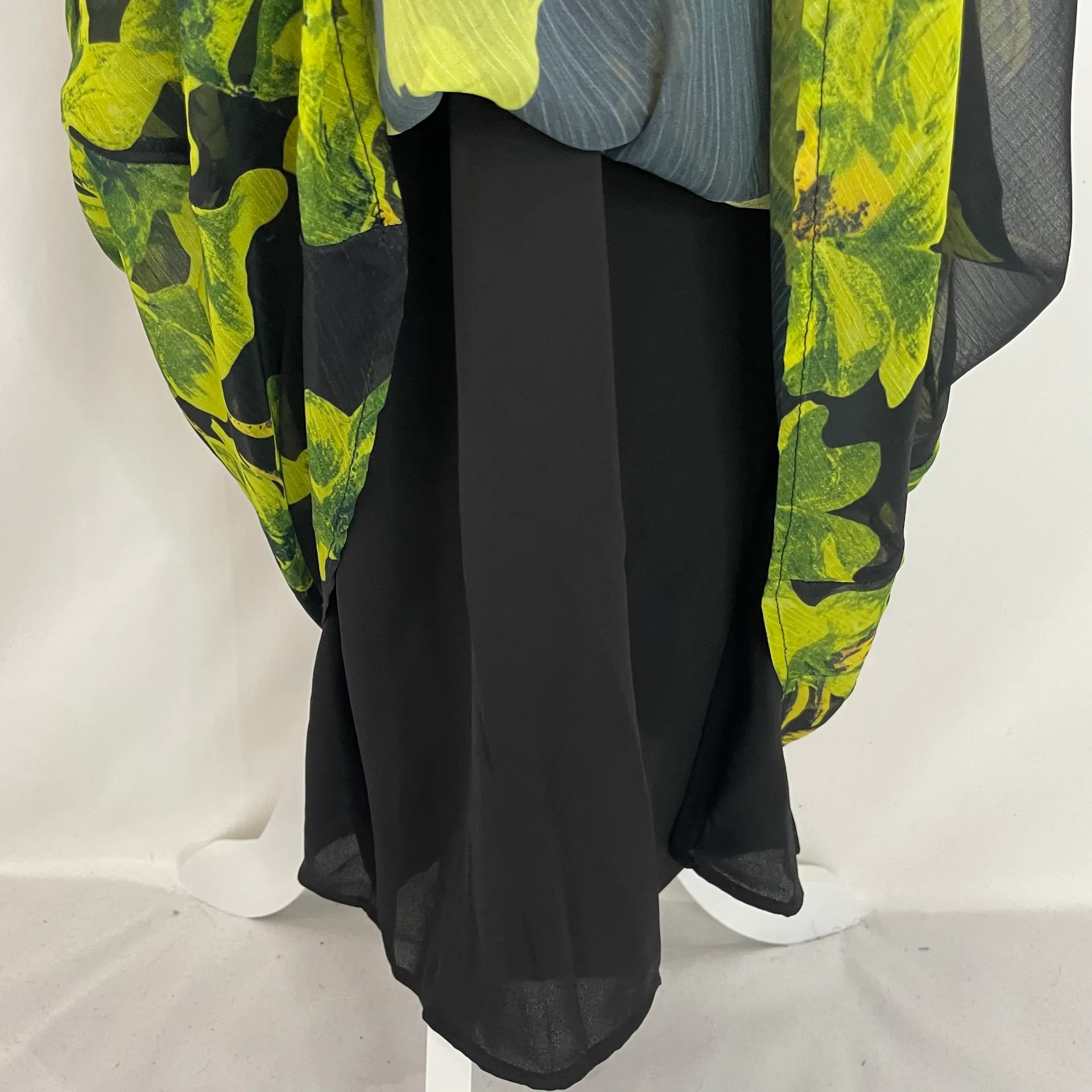 New  Floral Print Crossback Strap Maxi Dress Black Green Multi Size 4 - Image 11