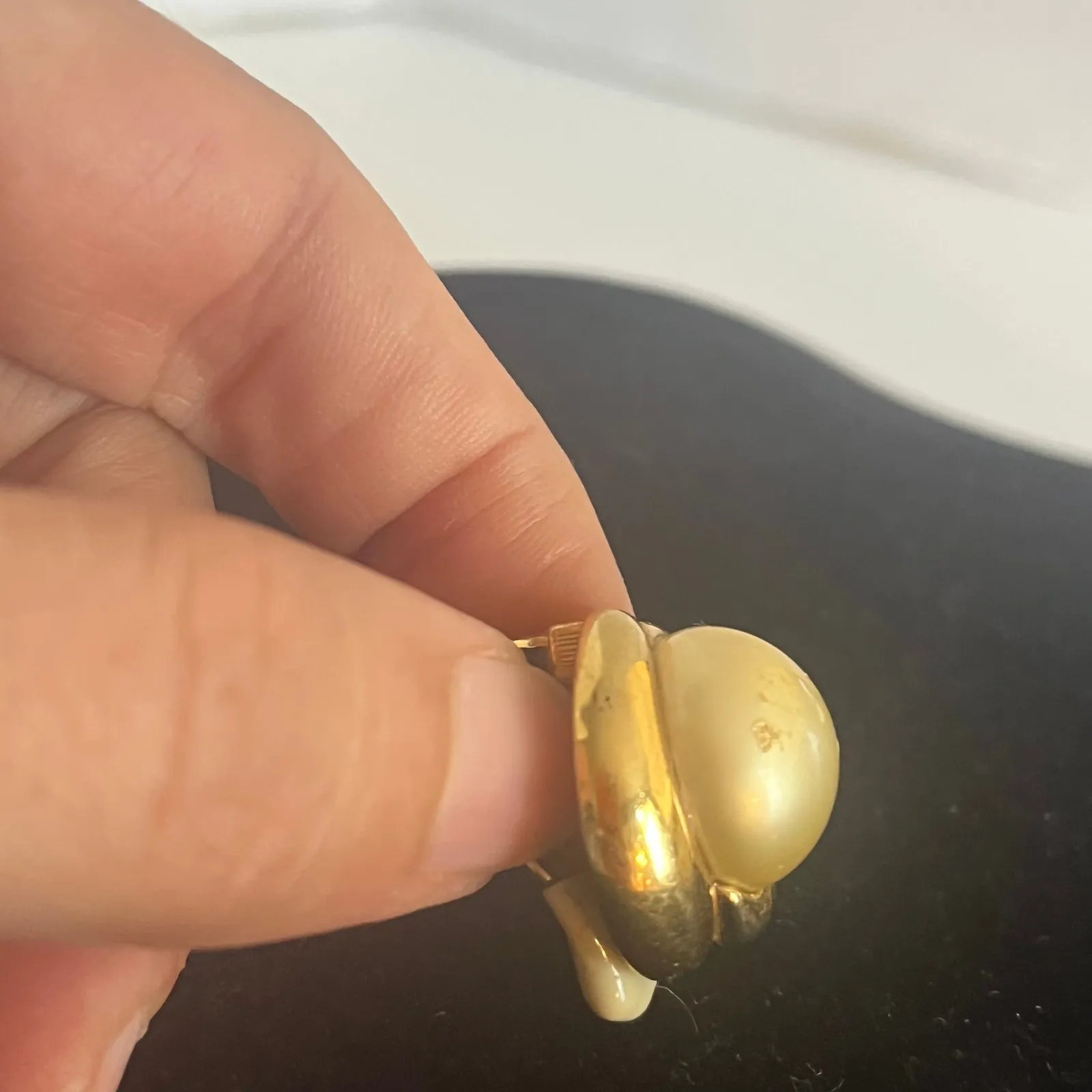 Vintae Ciner Cabachon Pearl Clip On Earrings Gold Signed Classic Glam Old Money - Image 5