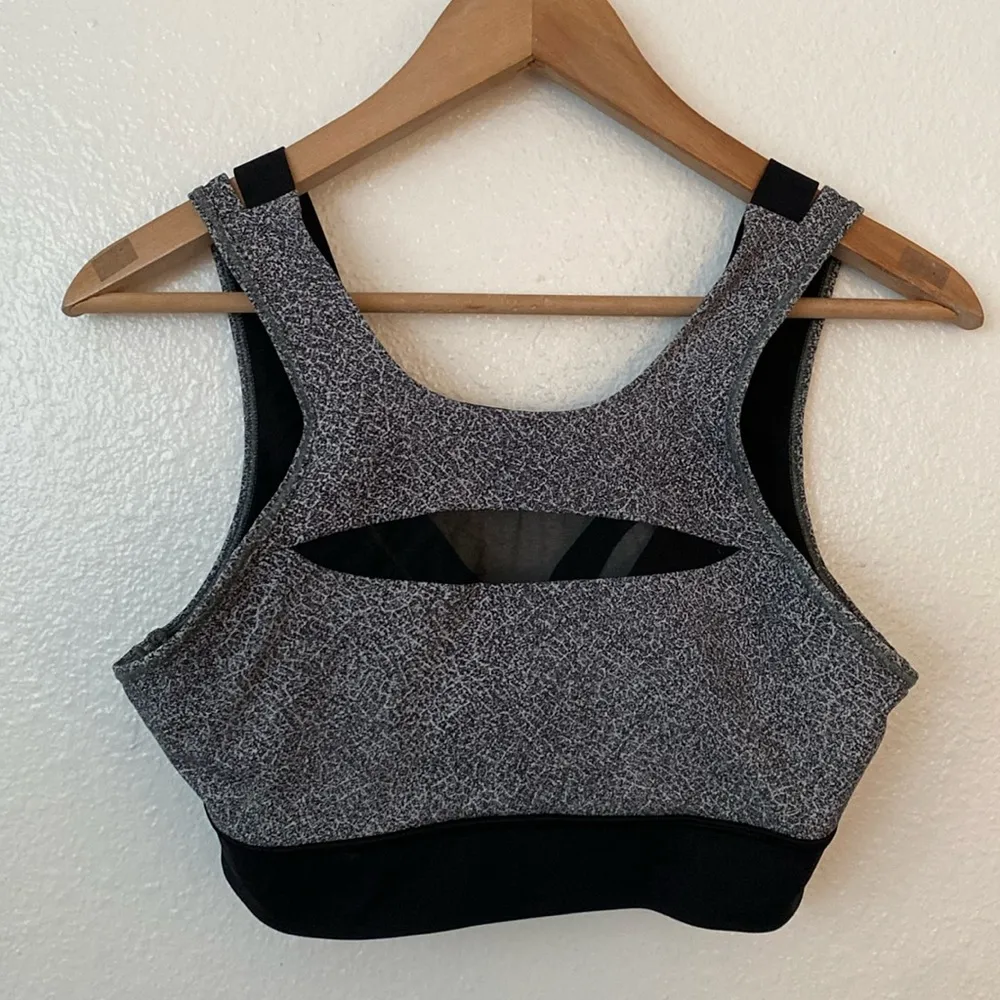 Lululemon 8 Run The Day Bra in Fractal Dark Starlight Black / Black - Image 5
