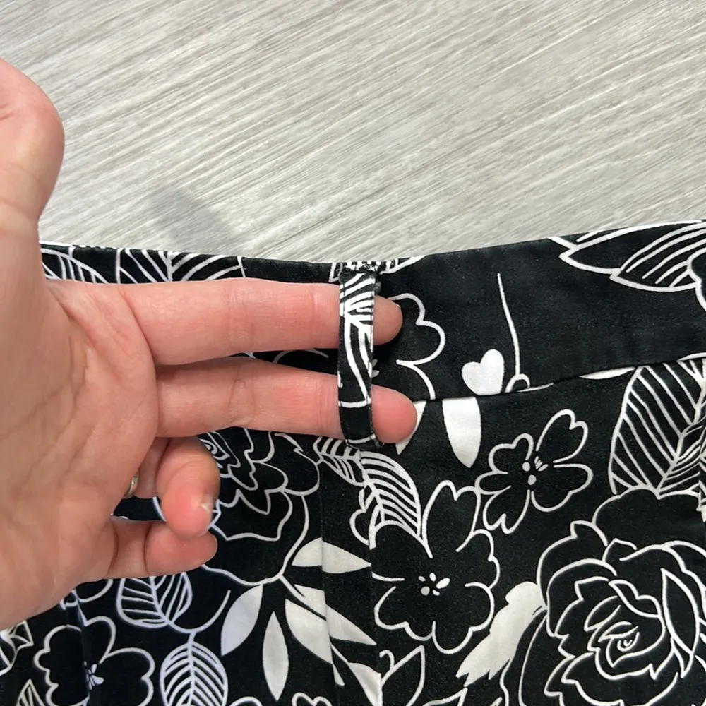 Paraphrase • floral printed cropped pants - Image 6