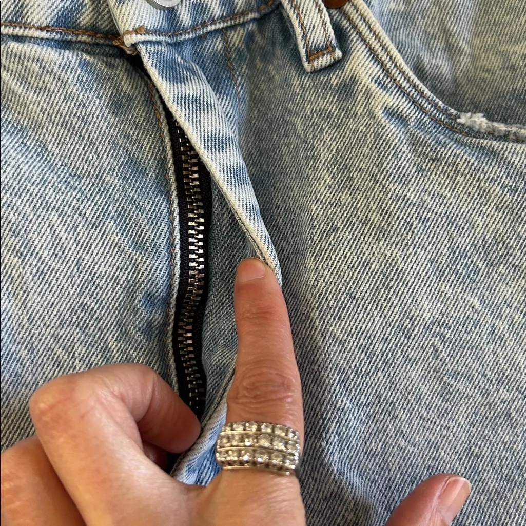 Blank NYC the Reeve ultra high-rise short denim cut off light acid wash 32” - Image 3