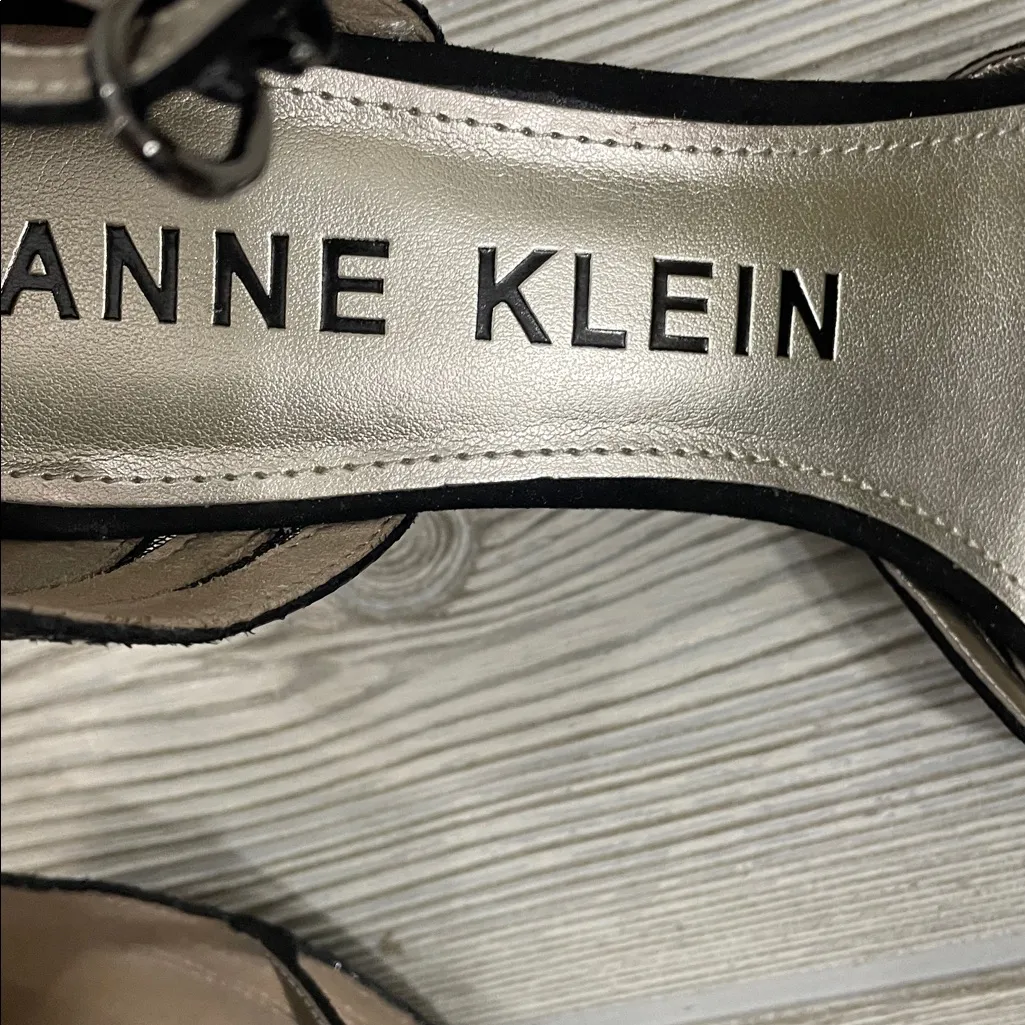 Anne Klein Black Pointed Heels - Image 4